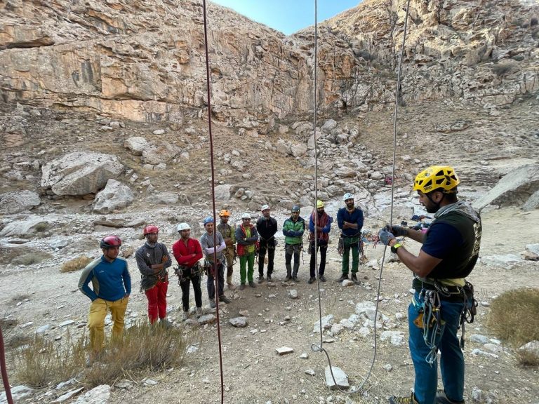 آیین نامه مربی راهنمایان کوهستان