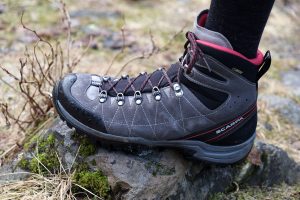 سایز کردن کفش کوهنوردی کوه پلاس