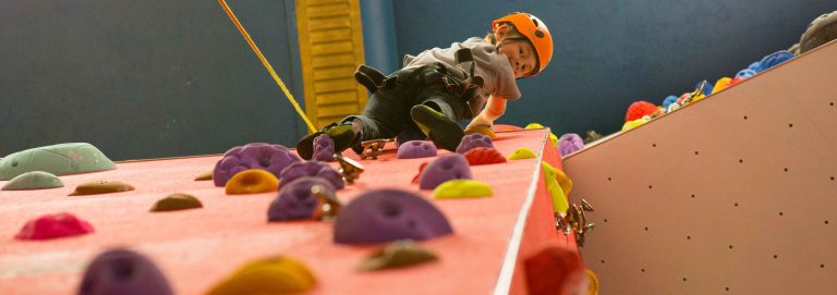 فراخوان برگزاری مسابقات سنگ‌نوردی قهرمانی استان خراسان رضوی رده سنی نونهالان