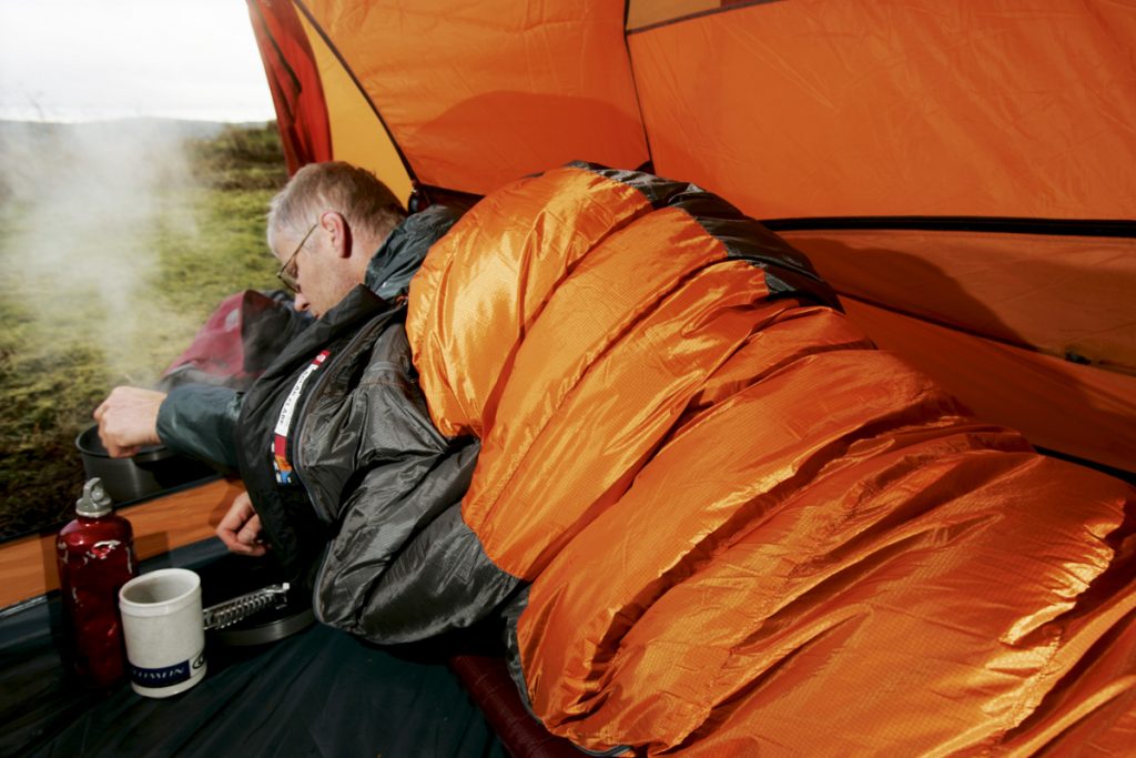 شستشوی کیسه خواب پر کوه پلاس رضا اسماعیلی